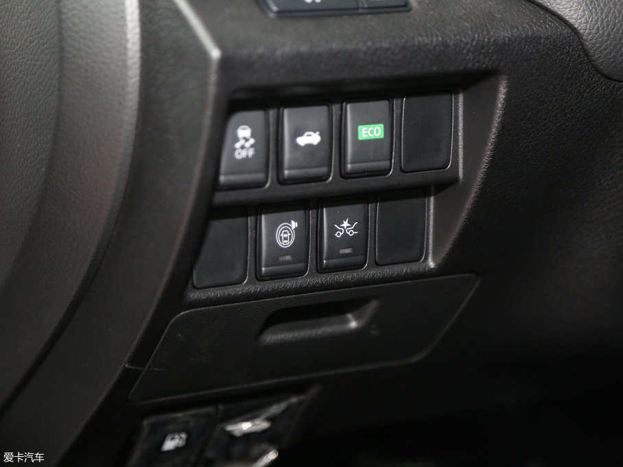 2017[ 2.0L XL Upperа