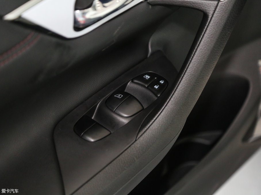 2017[ 2.0L XL Upperа