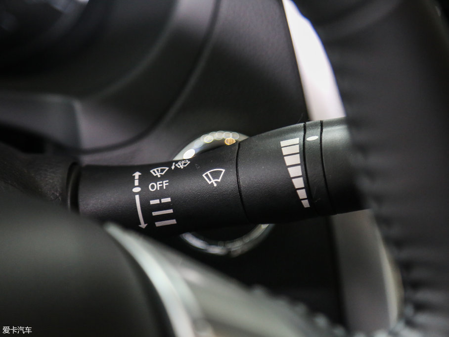 2017[ 2.0L XL Upperа