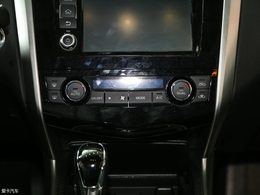 2017[ 2.0L XL Upperа