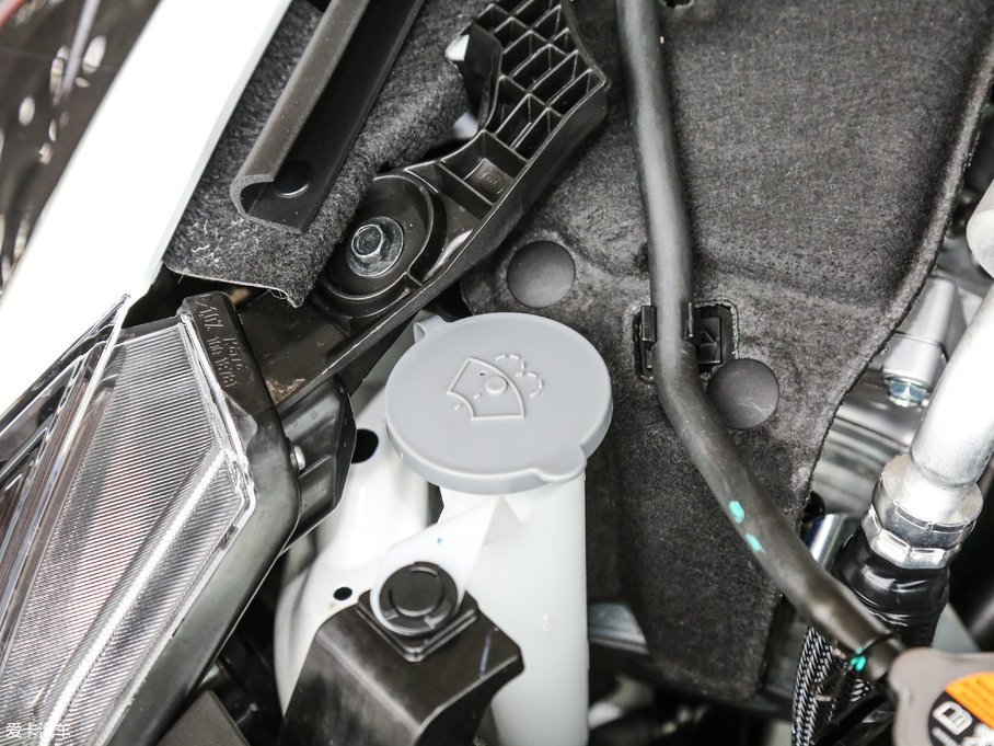 2017[ 2.0L XL Upperа