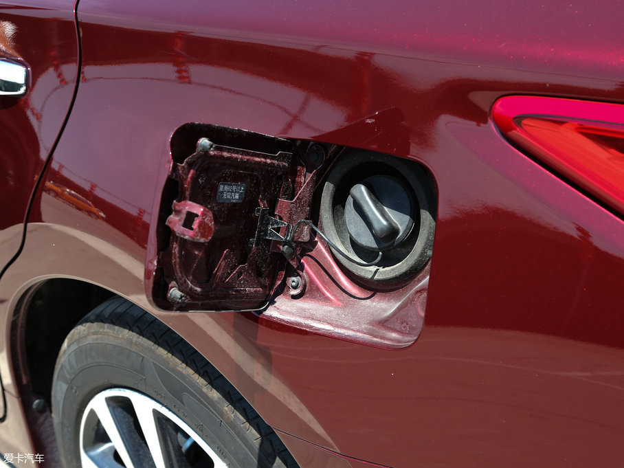 2017[ 2.0L XL Upperа