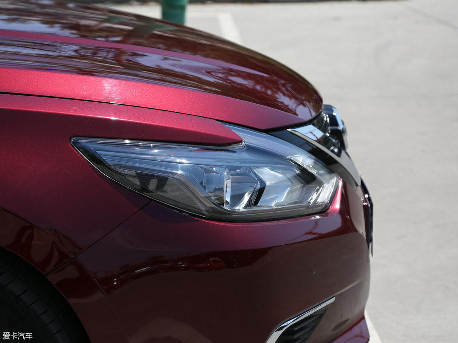 2017[ 2.0L XL Upperа