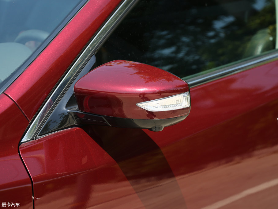 2017[ 2.0L XL Upperа