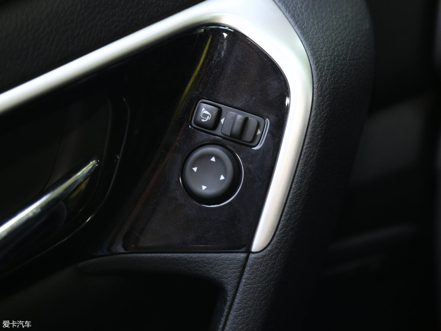 2017[ 2.0L XL Upperа