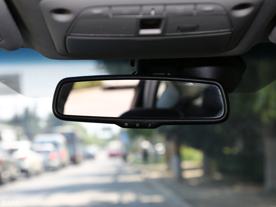 2017[ 2.0L XL Upperа