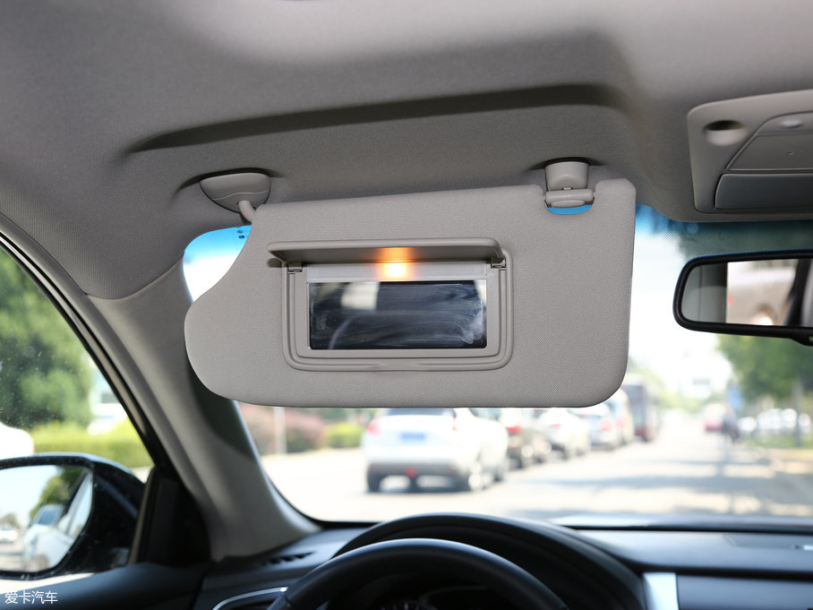 2017[ 2.0L XL Upperа