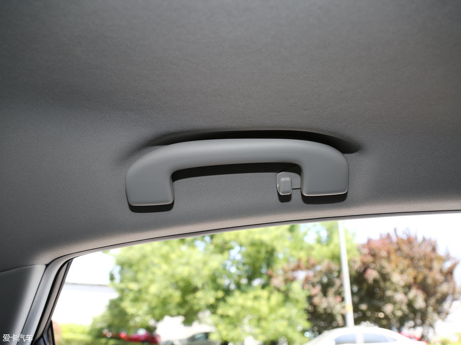 2017[ 2.0L XL Upperа