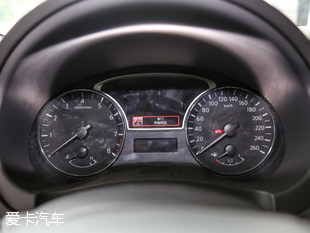 销量不成活 商务兼家用的中型车对比 - yuhongbo555888 - yuhongbo555888的博客 本田家族化的双屏幕中控系统、仪表盘造型以及整体内饰布局,均在视觉效果上略胜于同为日系品牌的天籁。此外,木纹材质装饰板的运用,也在帮助雅阁满足着车主的商务需求。