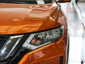 2017款2.0L CVT两驱智享版  大灯