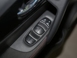 2017款2.0L XL CVT精英版 主驾车窗控制区	