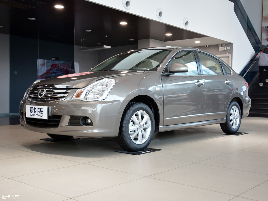 【2018款轩逸经典1.6XE+ CVT豪华版 _整体外