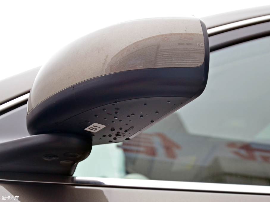 2018܎  1.6XE CVTm V