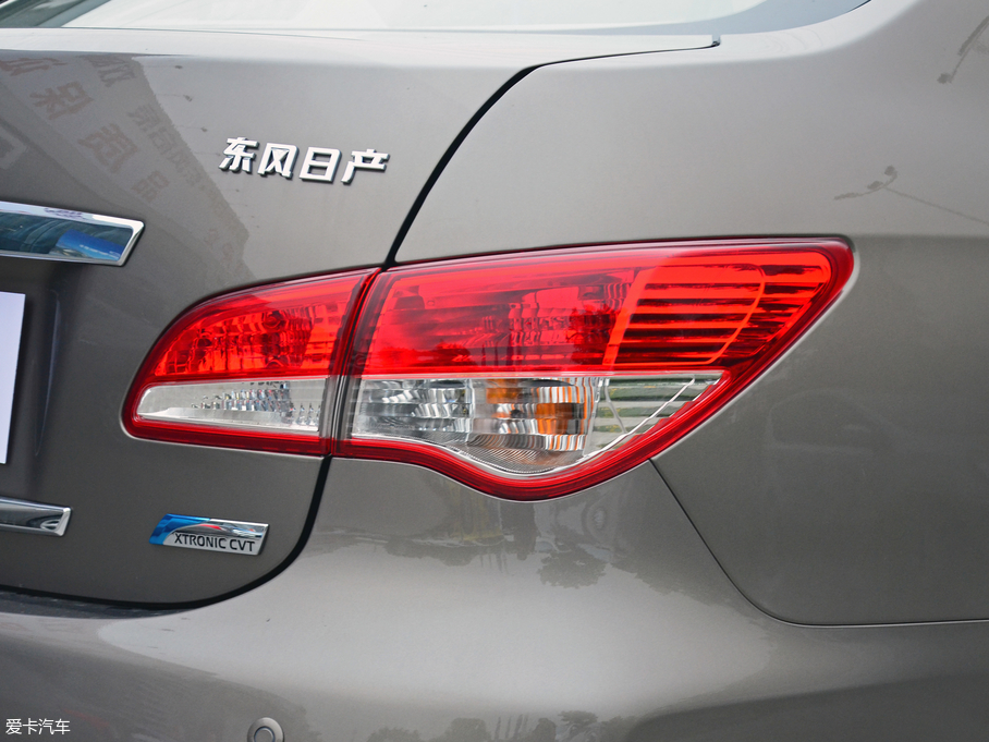 2018܎  1.6XE CVTm V