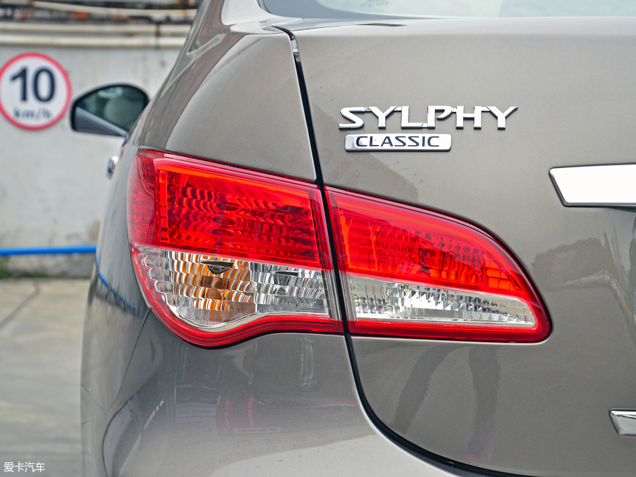 2018܎  1.6XE CVTm V