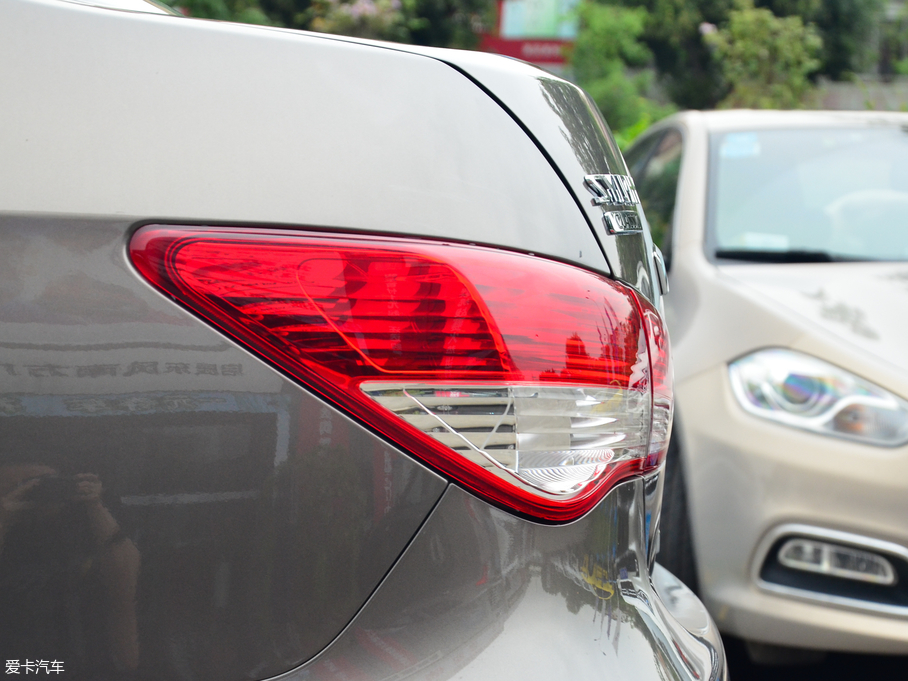 2018܎  1.6XE CVTm V