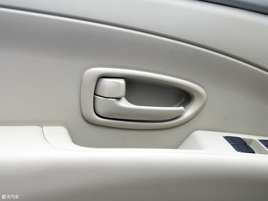 2018܎  1.6XE CVTm V