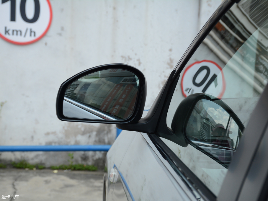 2018܎  1.6XE CVTm V