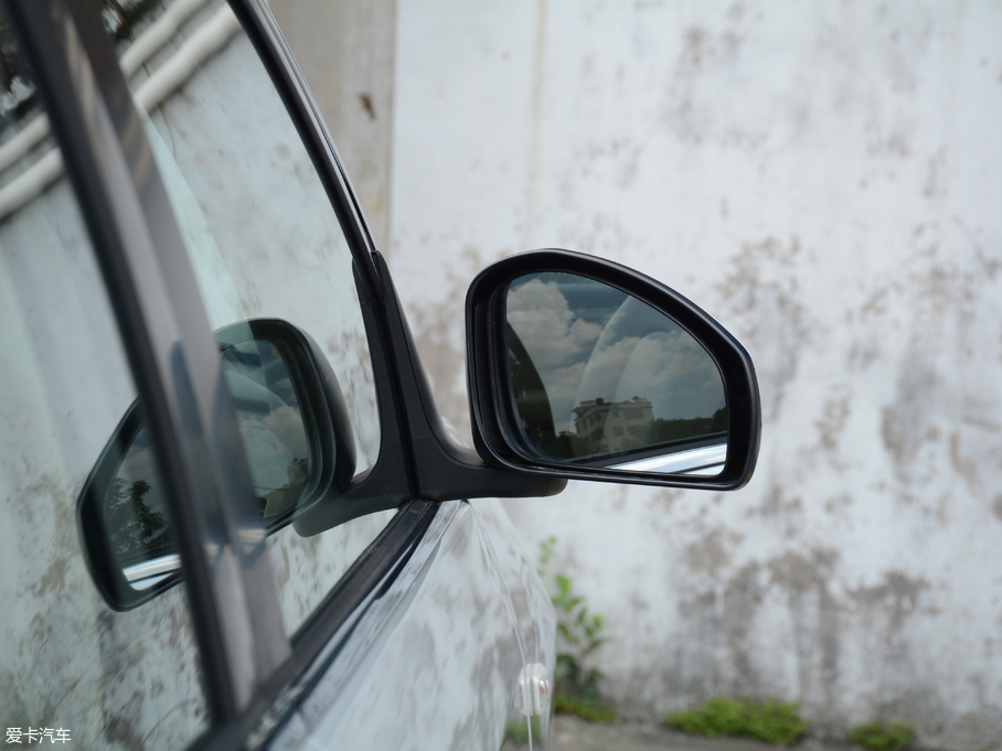 2018܎  1.6XE CVTm V