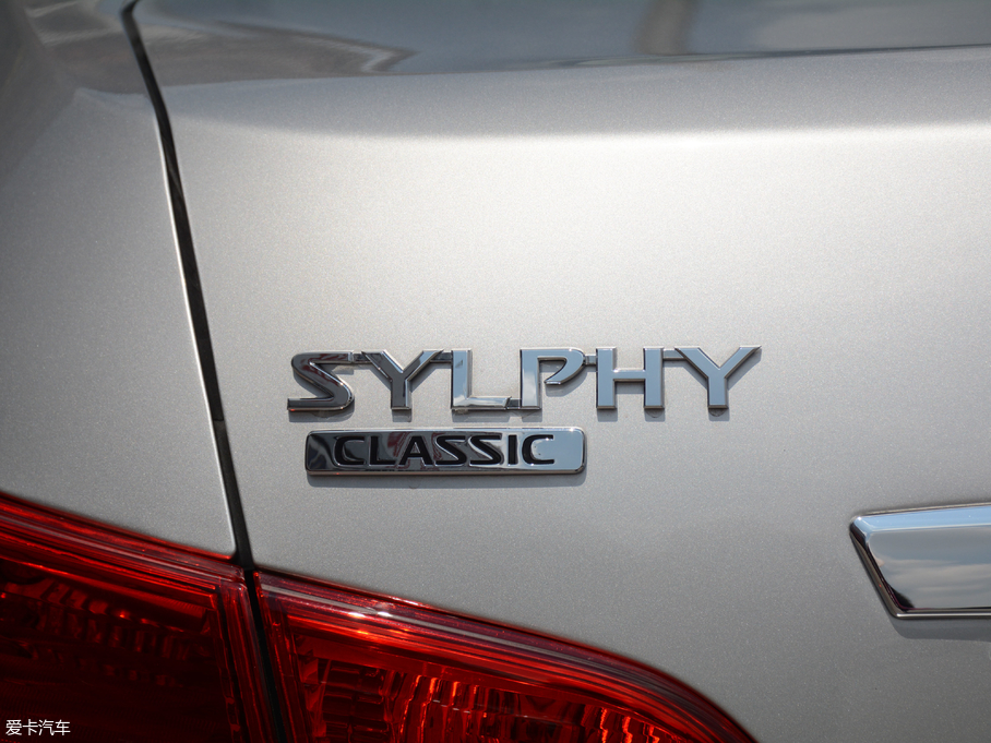 2018܎  1.6XE CVTm V