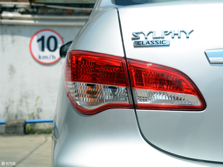 2018��܎�� ���� 1.6XE CVT���m�� ��V