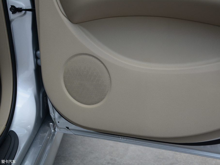 2018܎  1.6XE CVTm V