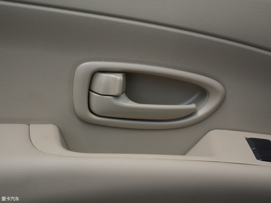 2018܎  1.6XE CVTm V