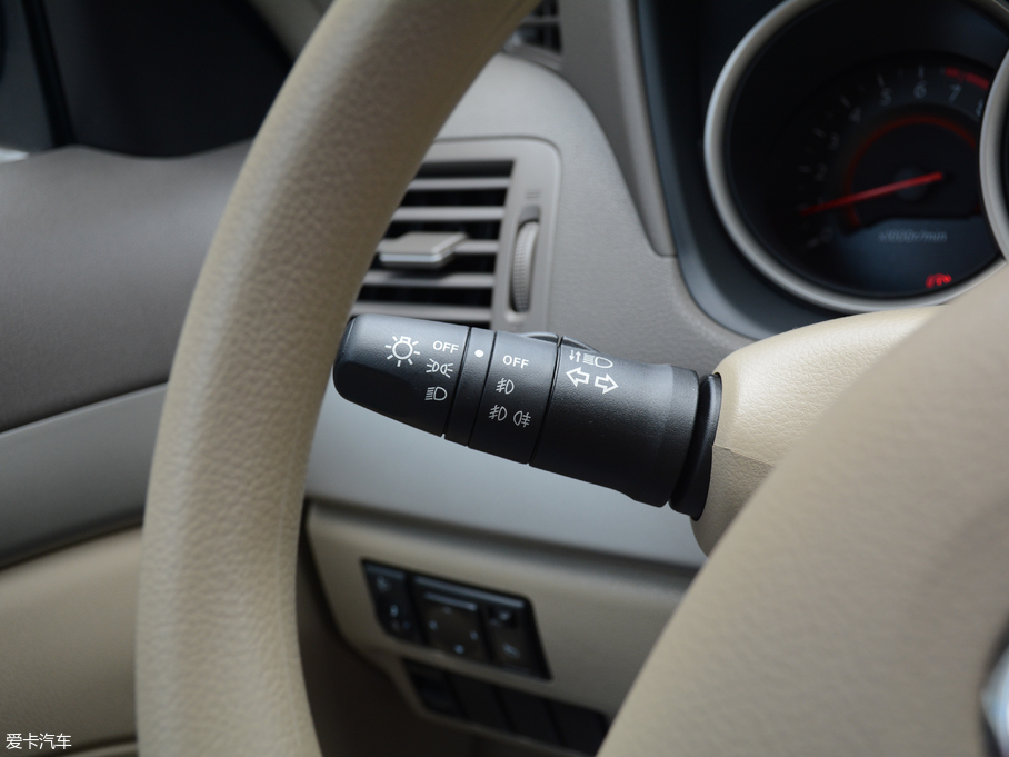 2018܎  1.6XE CVTm V