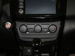 2018款1.6XV CVT尊享版 中控区