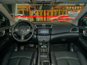 2018款1.6XV+ CVT智尊版 内饰全景