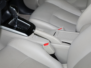 2018款1.8XV CVT智尊版 驻车制动器