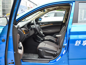2018款1.6L 手动尊享版 前排空间