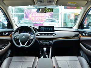 2018款1.6L 手动尊享版 内饰全景