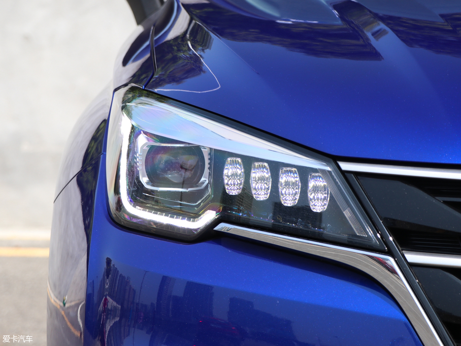 2019LCS85 COUPE 2.0T ǰ V