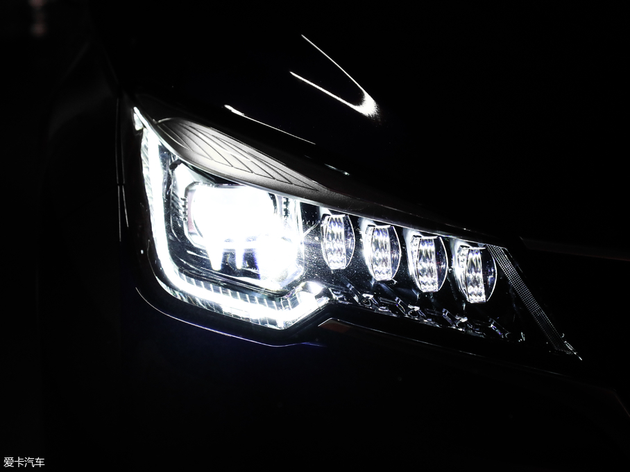 2019LCS85 COUPE 2.0T ǰ V