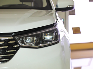 2018款1.5T 自动炫动型 国V 大灯