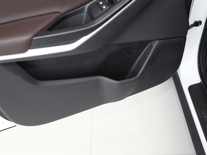 2019款1.5L 自动舒适型 国VI 前门储物空间