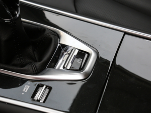 2019款280T 手动百万版 国VI 驻车制动器