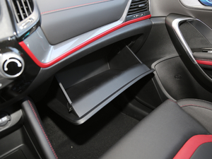 2019款1.5T 自动炫色型 国VI 手套箱