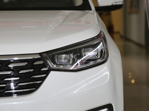 2019款1.5T 自动炫酷型 国VI 大灯