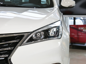 2019款1.6L 手动舒享型 国VI 大灯