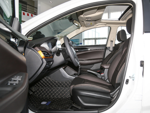 2019款1.6L 手动舒享型 国VI 前排空间