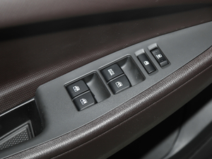 2019款1.6L 手动舒享型 国VI 主驾车窗控制区	