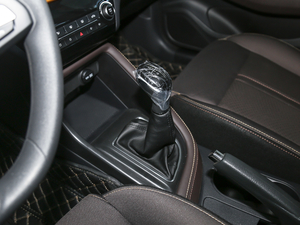 2019款1.6L 手动舒享型 国VI 换挡杆