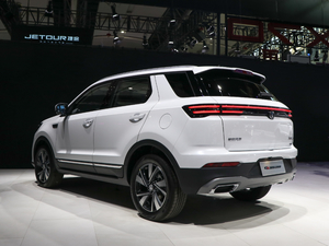2020款1.5T 自动炫动型 左后45度