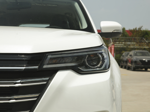 2020款1.5T 自动炫色型 大灯