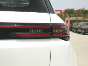 2020款1.5T 自动炫色型 尾灯