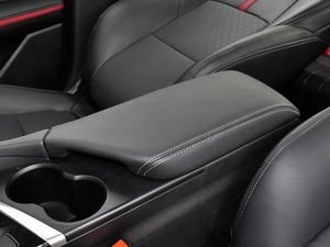 2020款PLUS 1.6L GDI 自动豪华型 中央扶手箱