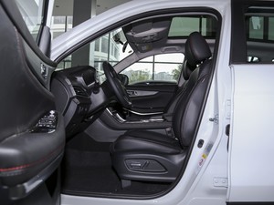 2021款荣耀百万版 1.5T 自动尊贵型 前排空间