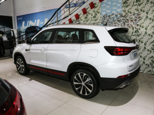 2021款荣耀百万版 1.5T 自动领航型 左后45度